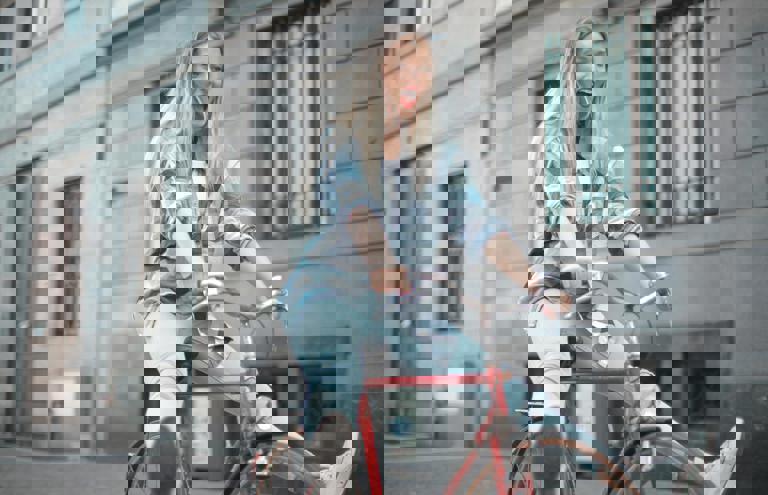 Vintage Bike Craze Returns: Rebuilt Classics Take Over City Streets